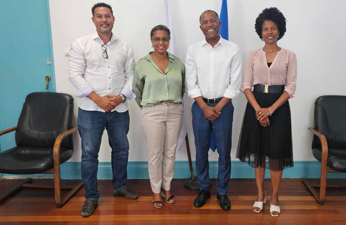 Equipa-do-projeto-IMPAR-é-recebida-pelo-Presidente-da-Câmara-Municipal-da-Praia.jpg