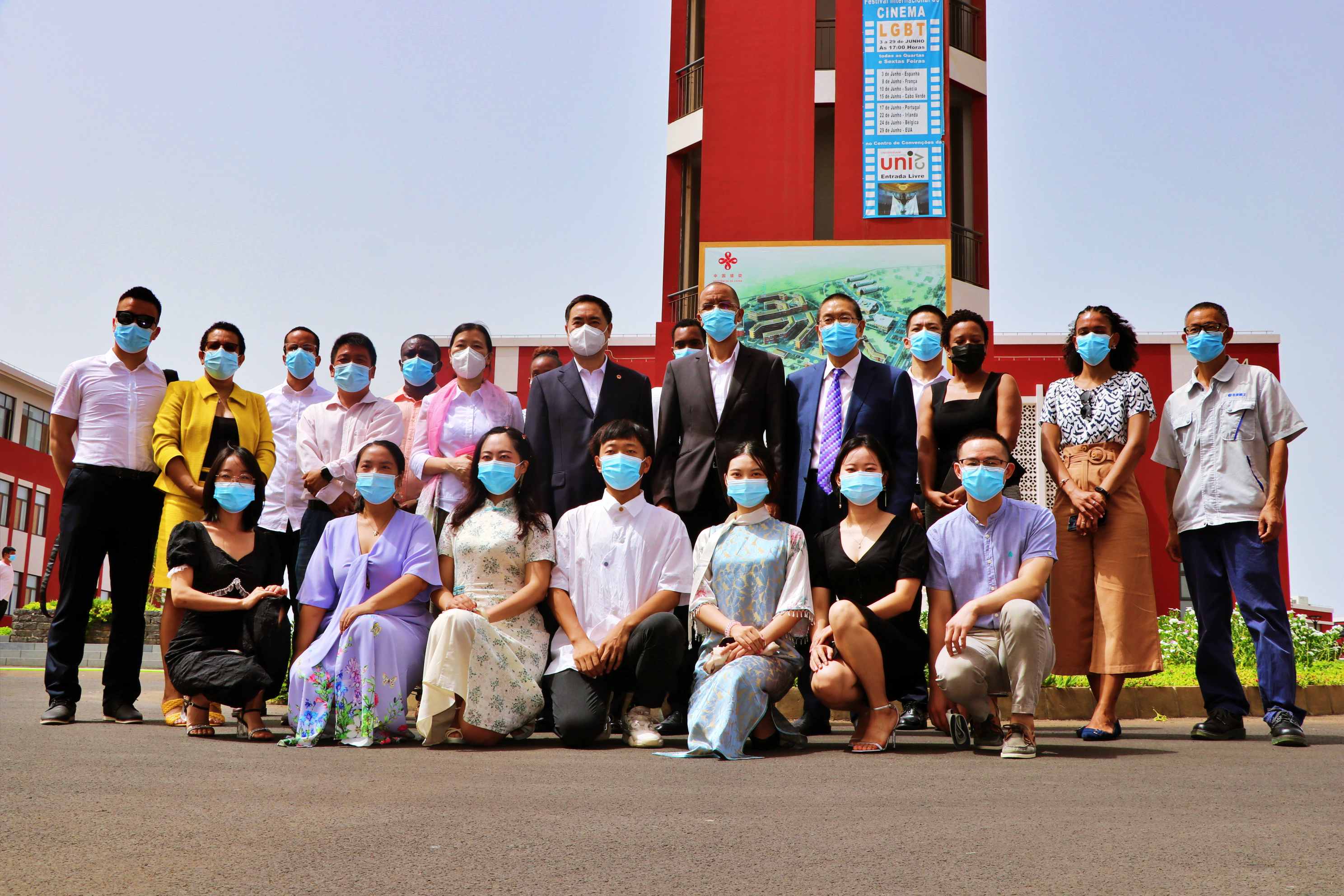 Novo_Embaixador_da_China_em_Cabo_Verde_visita_Uni-CV.JPG