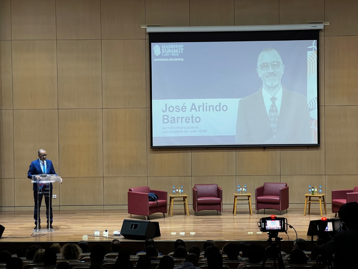 Reitor_preside_a_abertura.jpg
