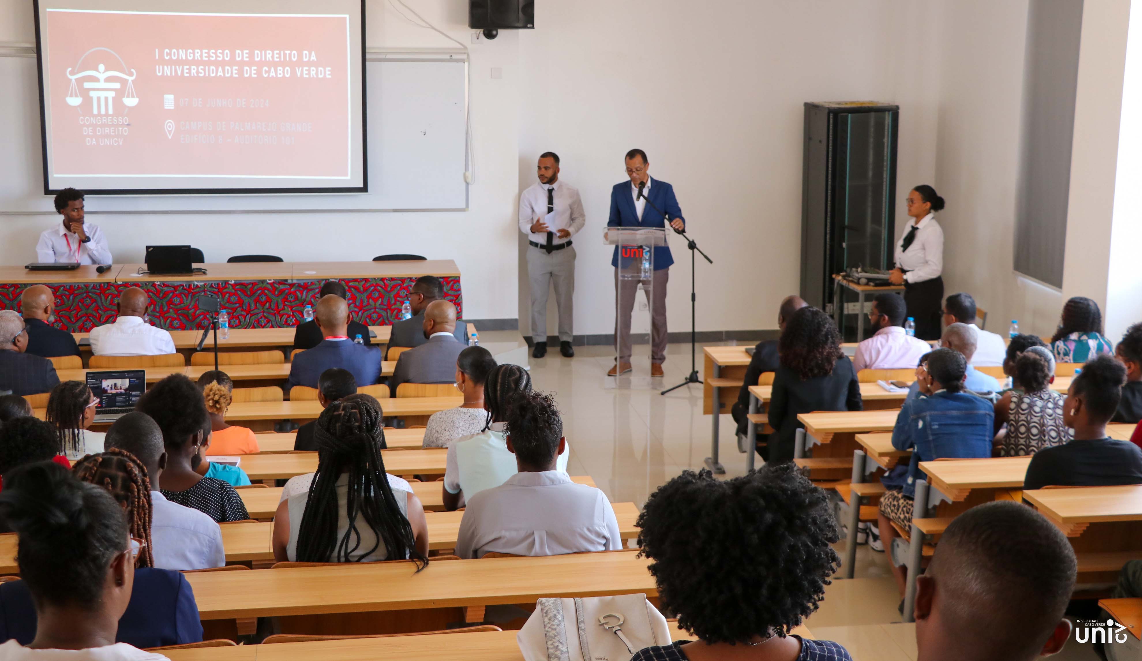 Reitor_preside_abertura_do_I_Congresso_de_Direito_na_Uni-CV.jpg