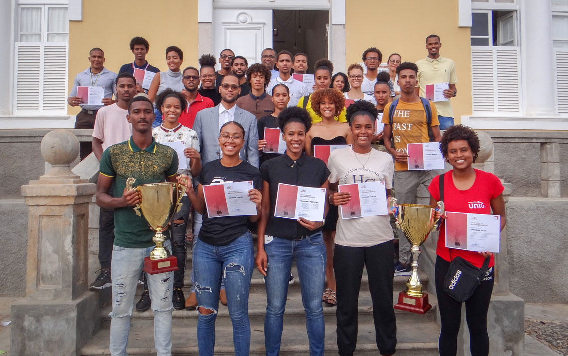 Uni-CV-atribui-certificado-de-reconhecimento-aos-heróis-de-futsal.jpg