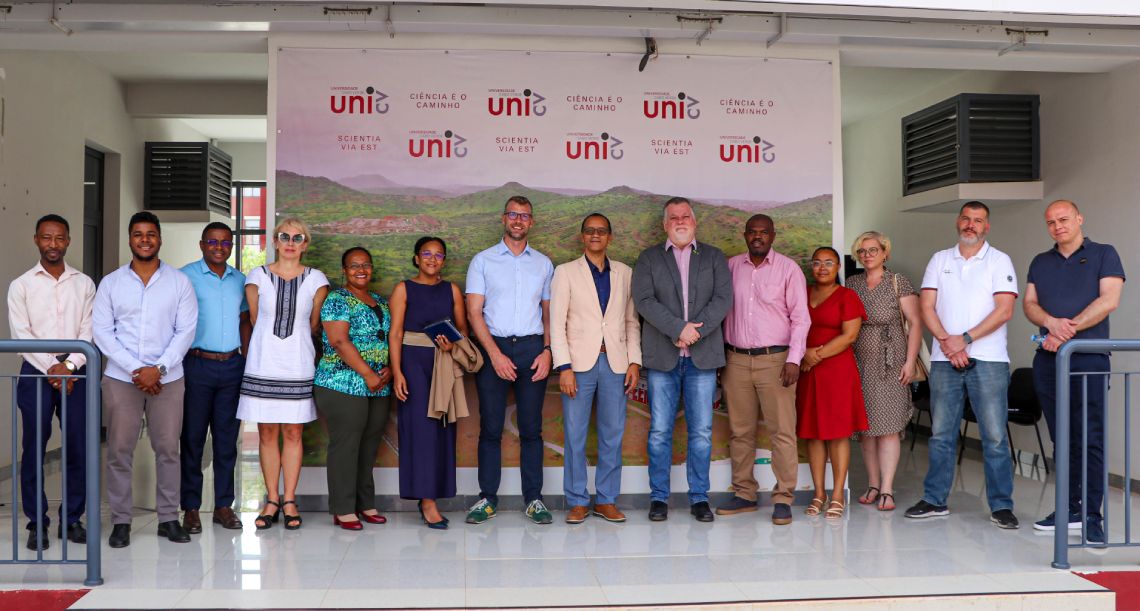 Uni-CV_e_Universidade_de_Primorska.jpg