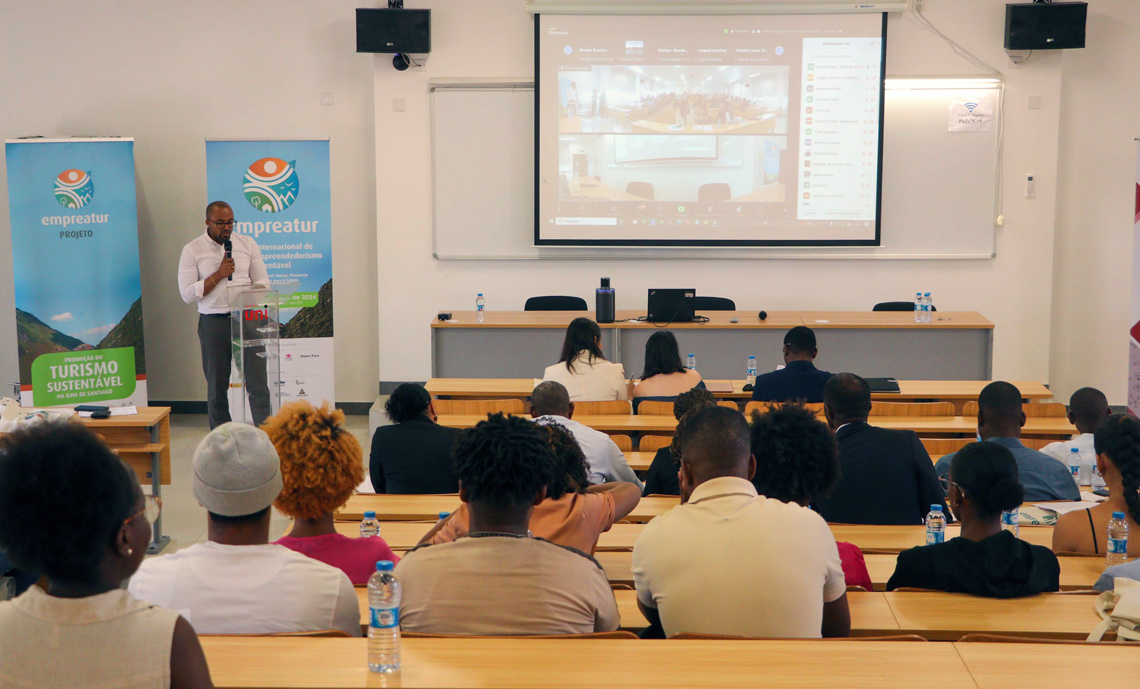 forum_https---unicv.edu.cv-pt-nots-geral-4655-forum-internacional-debate-turismo-e-empreendedorismo-sustentavel-em-cabo-verde.jpg